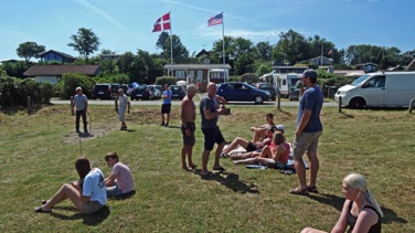 STRANDVEJEN 26 - LYSTRUP STRAND, Amerikanerhuset, hesteskospil, turnering.jpg